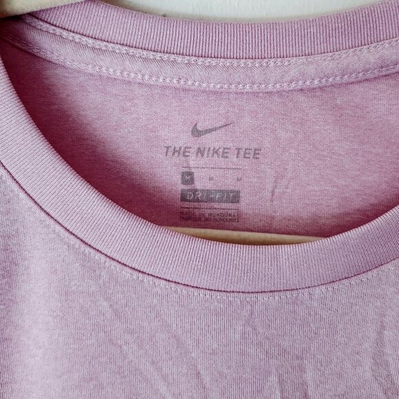 Nike - The Nike Dry Fit T-Shirt size M Pink Rose Color Athletic Ware Sport Berry - Picture 3 of 7